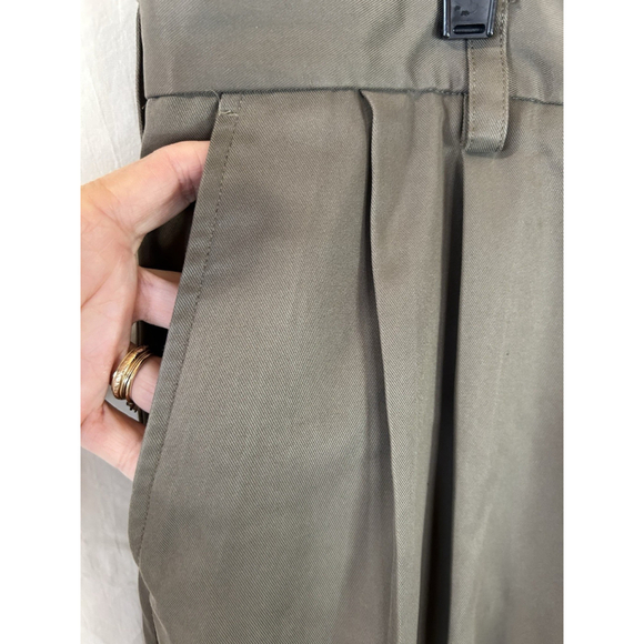 Izod Mens Sz 38 Olive Green Pleated Front Shorts Bermuda 100% Polyester Golf EUC - Picture 2 of 6